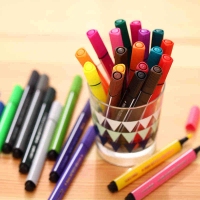 得力70660，48色三角粗头杆可水洗水彩笔塑料盒装涂色笔儿童涂鸦 
