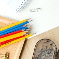 得力58127，书写铅笔素描速写美术用铅笔绘图练字初学者画笔HB系列铅笔儿童写字笔椴木制造12支/盒 