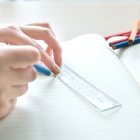 得力58127，书写铅笔素描速写美术用铅笔绘图练字初学者画笔HB系列铅笔儿童写字笔椴木制造12支/盒 